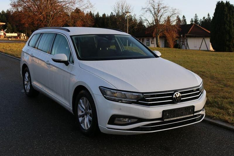 Gebraucht VW Passat Business 150 PS (110 kW) 2022 Weiß Kombi