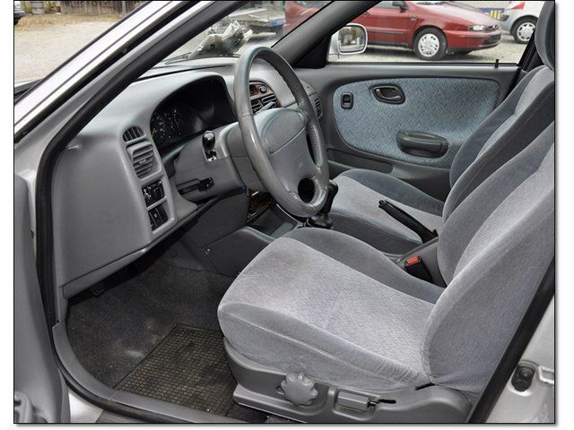 Gebraucht Suzuki Baleno GLX 97 PS (71 kW) 2001 Silber metallic Kombi