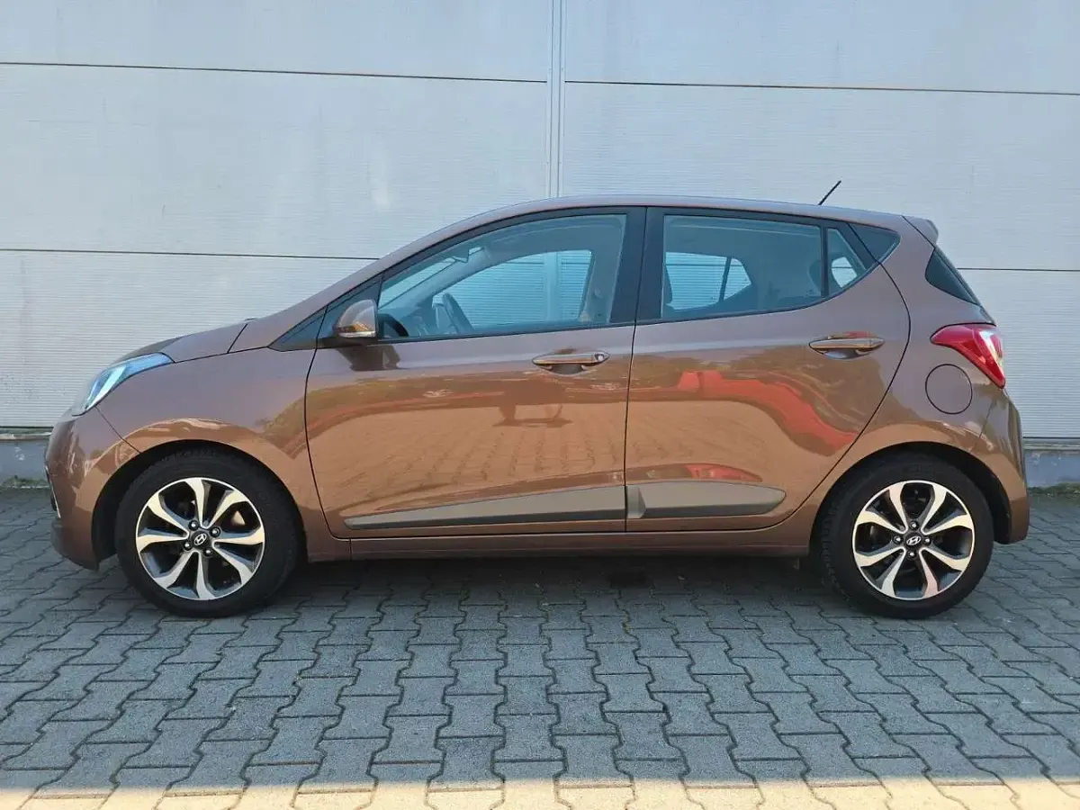 Gebraucht Hyundai i10 YES! 87 PS (63 kW) 2015 Braun Kleinwagen