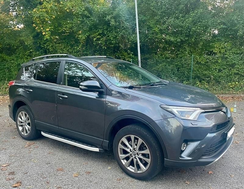 Grau Gebraucht 2019 Toyota RAV4 Team SUV | 17.800 € (Superpreis) - Bild 1/4