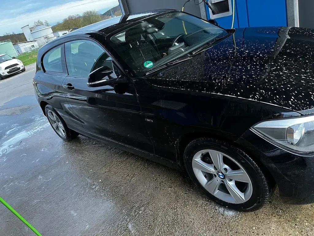 Gebraucht BMW 118 Sport Line 143 PS (105 kW) 2012 Schwarz Kleinwagen