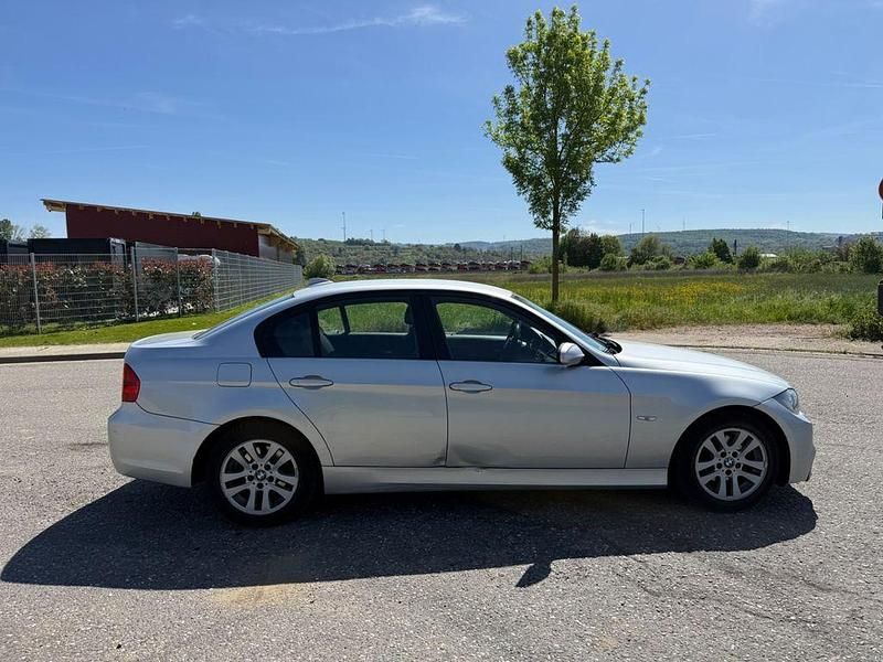 Second-hand BMW 320 150 CP (110 kW) 2006 Argintiu Berlinǎ
