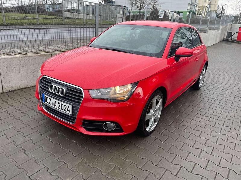 Gebraucht Audi A1 Attraction 90 PS (66 kW) 2012 Rot Kleinwagen