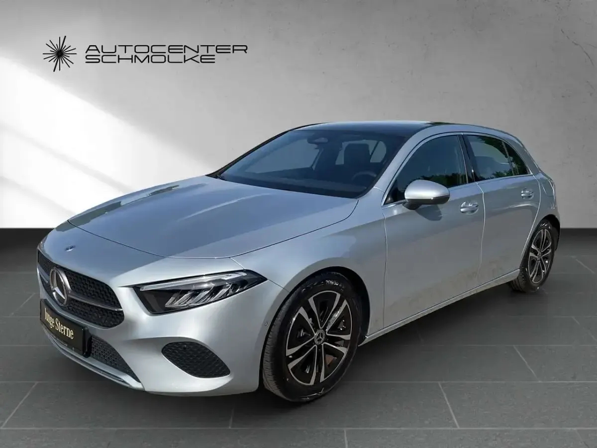 Gebraucht Mercedes A200 Advanced Plus 163 PS (119 kW) 2024 Lack hightechsilber Limousine