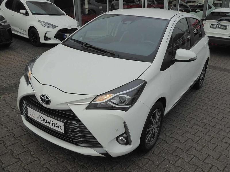 Schneeweiß Gebraucht 2020 Toyota Yaris Team Kleinwagen | 11.490 € (Guter Preis) - Bild 1/4