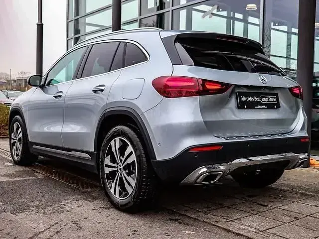 Gebraucht Mercedes GLA180 Progressive 136 PS (100 kW) 2024 Silber SUV