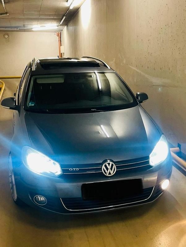Grau Gebraucht 2011 VW Golf VI Limousine | 9.200 € (Etwas zu teuer) - Bild 1/4
