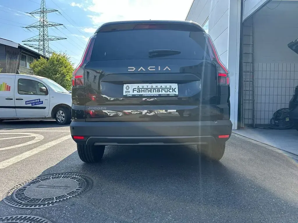 Neu Dacia Jogger Extreme 122 PS (89 kW) 2026 Perlmuttschwarz metallic Van / Kleinbus