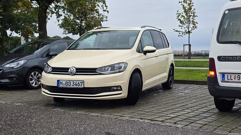 Gebraucht VW Touran 116 PS (85 kW) 2019 Gelb Van / Kleinbus