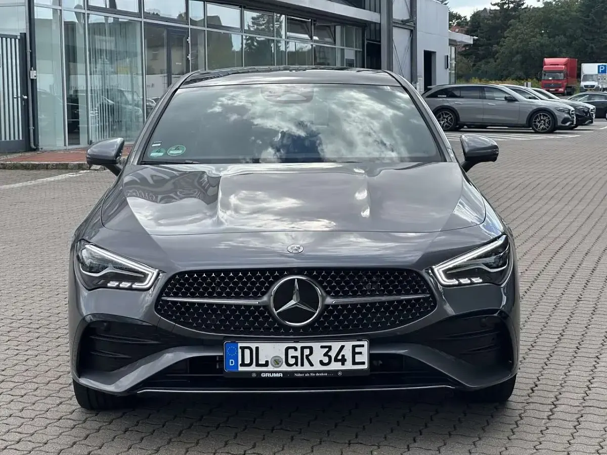 Gebraucht Mercedes CLA250e AMG Premium 163 PS (119 kW) 2024 Lack mountaingrau Coupé
