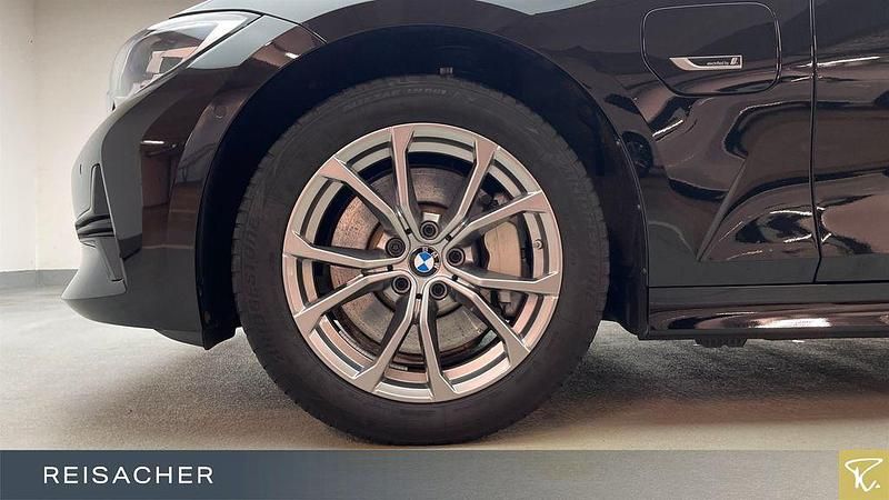 Gebraucht BMW 330e Advantage 292 PS (214 kW) 2022 Schwarz Limousine