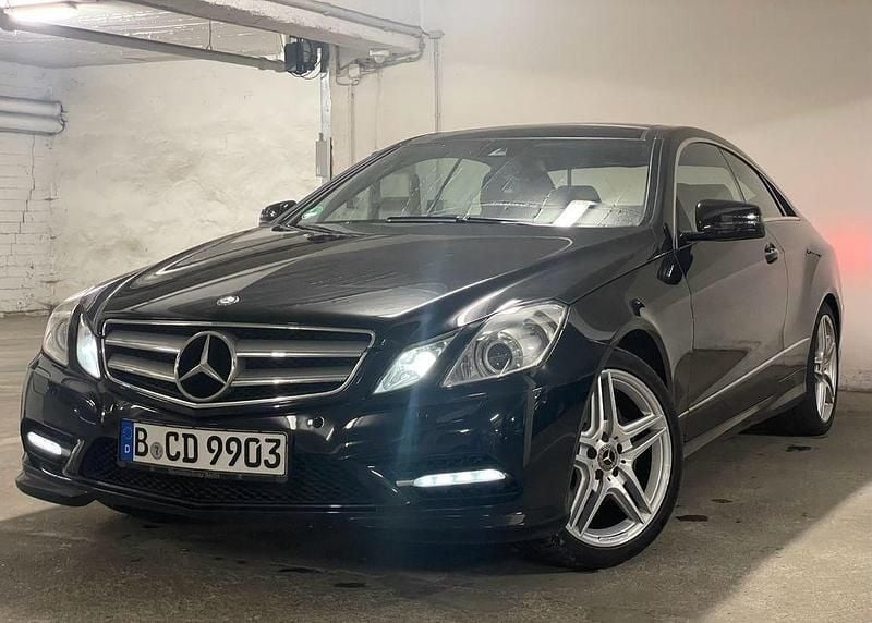 Schwarz Gebraucht 2013 Mercedes E250 AMG Coupé | 15.790 € (Fairer Preis) - Bild 1/4