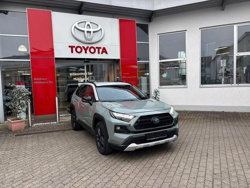 Gebraucht Toyota RAV4 Hybrid 178 PS (130 kW) 2023 Grün SUV