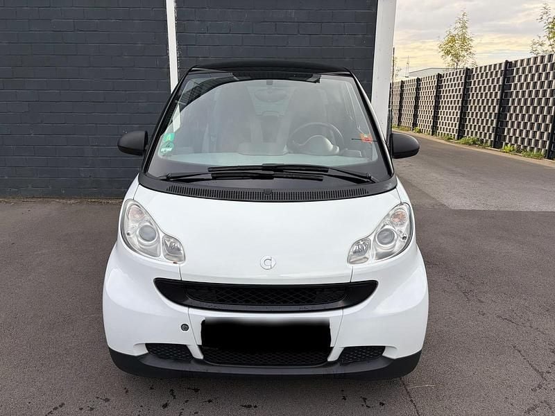Weiß Gebraucht 2009 Smart ForTwo Coupé Kleinwagen | 3.500 € (Fairer Preis) - Bild 1/4