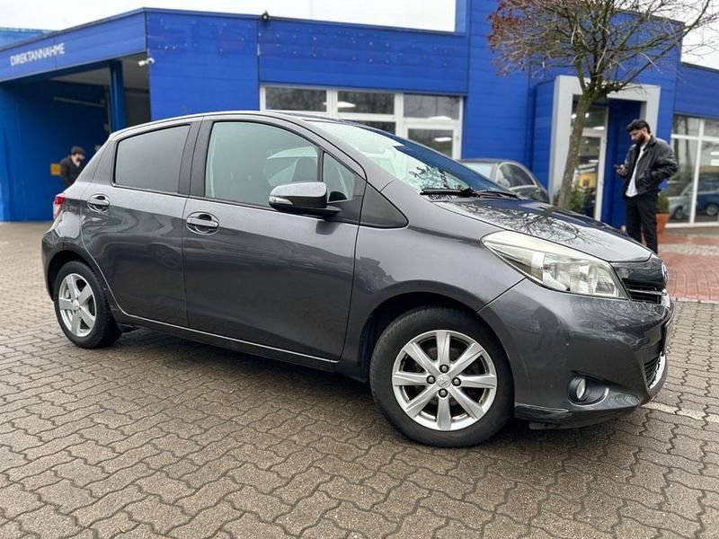 Gebraucht Toyota Yaris Edition 69 PS (50 kW) 2013 Grau Kleinwagen