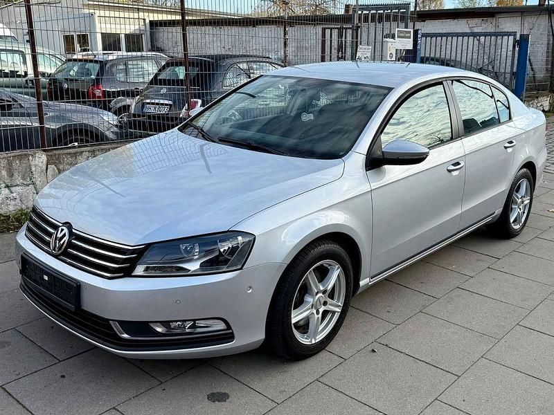 Reflexsilber metallic Gebraucht 2010 VW Passat Trendline Limousine | 4.980 € (Etwas zu teuer) - Bild 1/4