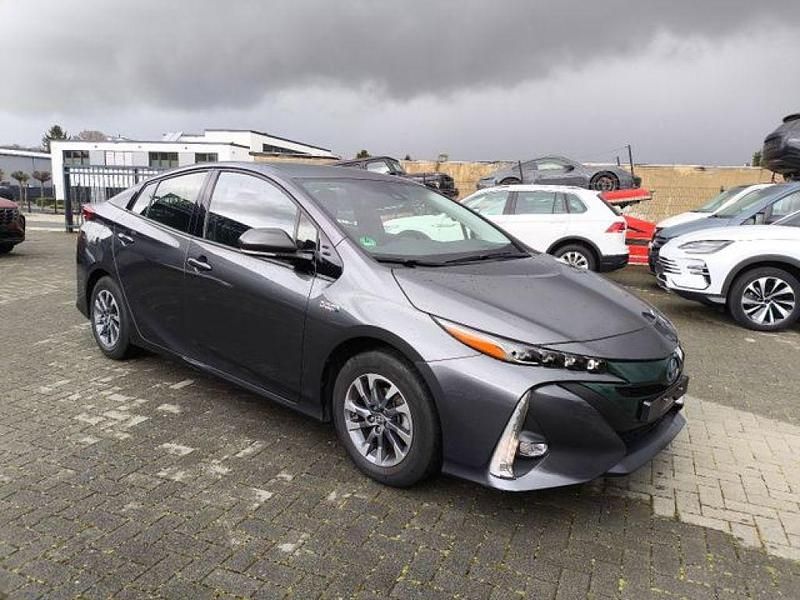 Gebraucht Toyota Prius 122 PS (89 kW) 2018 Magnetic grey (metallic) Kleinwagen