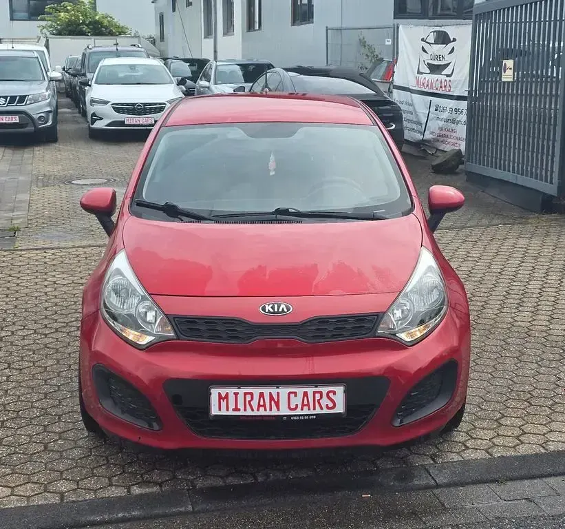 Gebraucht Kia Rio Attract 86 PS (63 kW) 2014 Rot Limousine