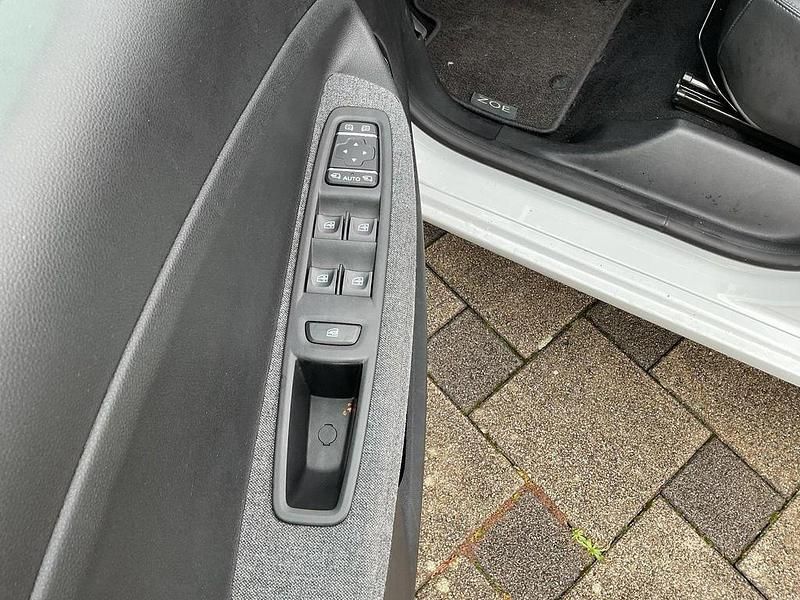 Gebraucht Renault Zoe Evolution 100 kW (136 PS) 2020 Weiß Kleinwagen