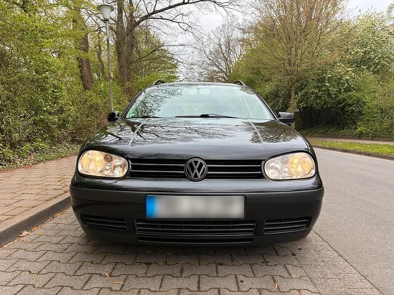 Second-hand VW Golf IV 105 CP (77 kW) 2000 Negru Break