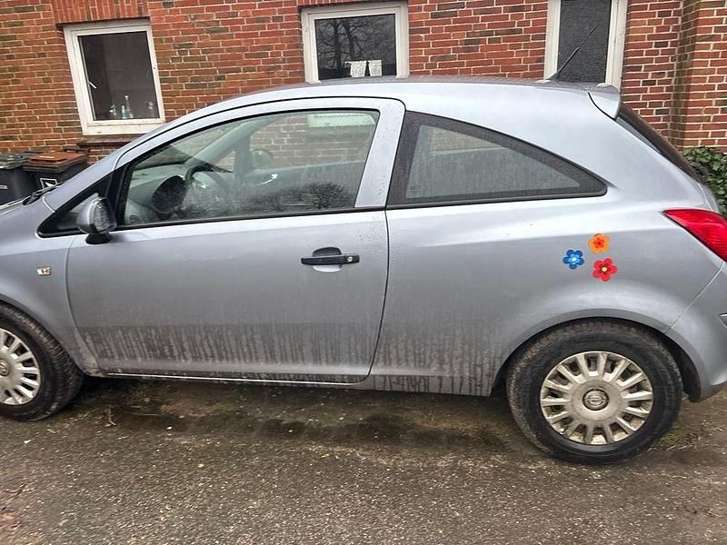 Gebraucht Opel Corsa Edition 69 PS (50 kW) 2009 Silber Kleinwagen