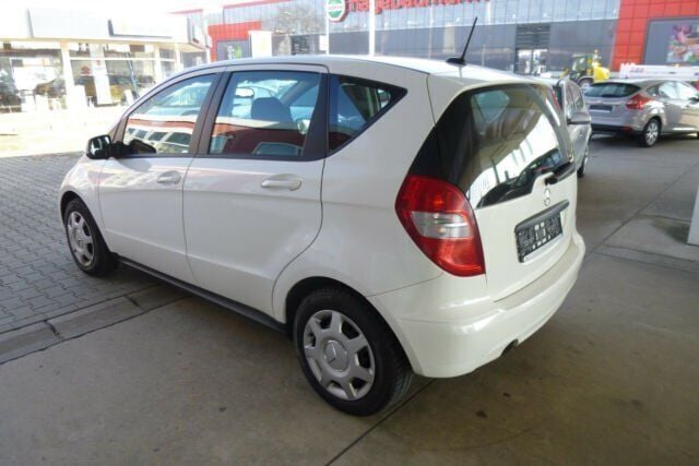 Gebraucht Mercedes A180 116 PS (85 kW) 2010 Weiß Limousine