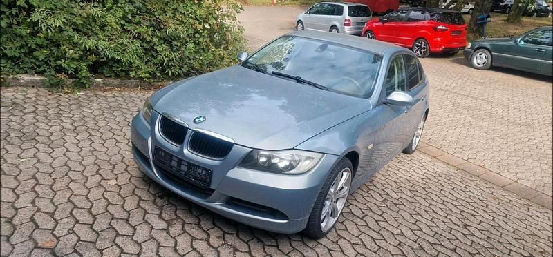 Gebraucht BMW 318 129 PS (94 kW) 2007 Grau Limousine