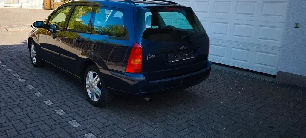 Usata Ford Focus 101 CV (74 kW) 2002 Blu Berlina