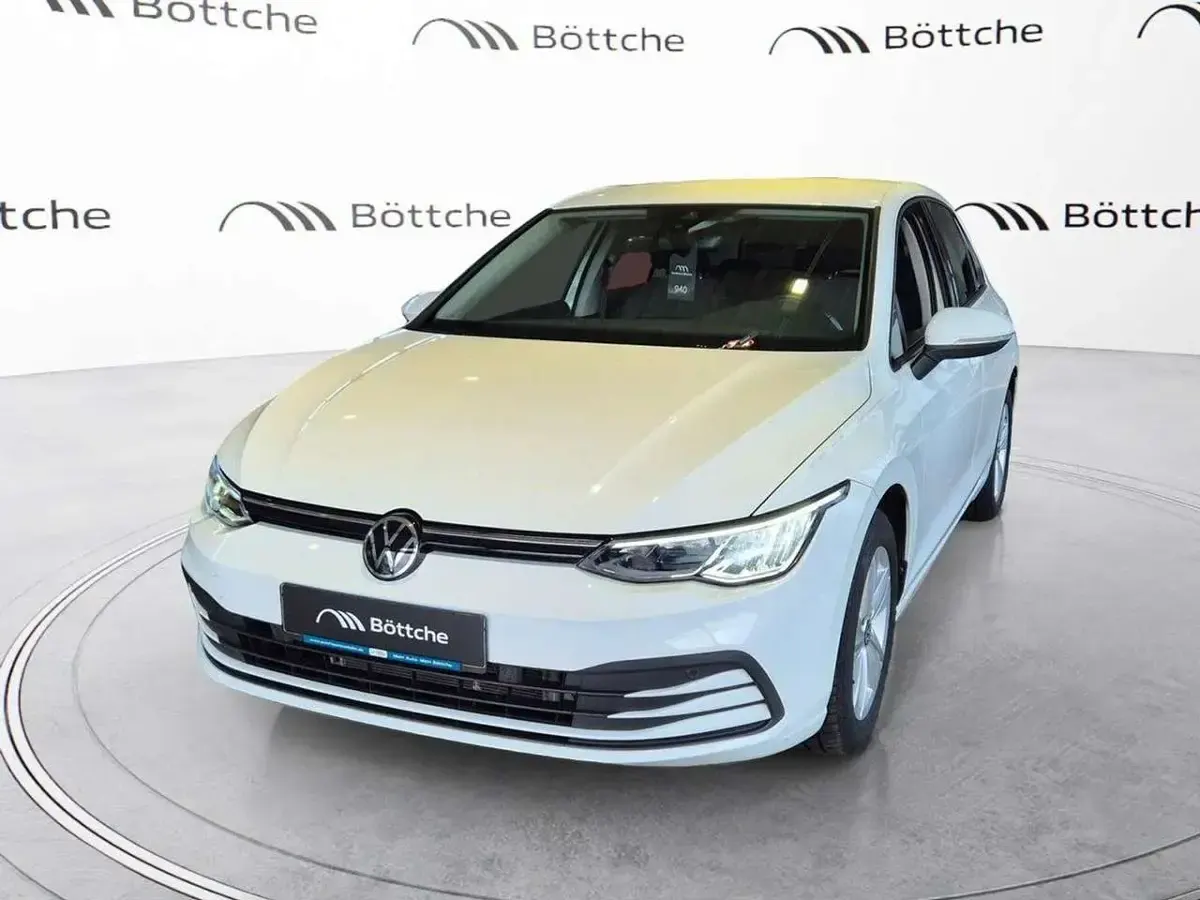 Gebraucht VW Golf VIII Life 131 PS (96 kW) 2022 Pure white Limousine