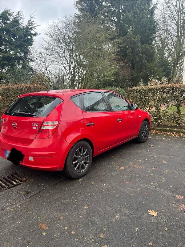 Gebraucht Hyundai i30 Edition+ 109 PS (80 kW) 2009 Rot Kleinwagen