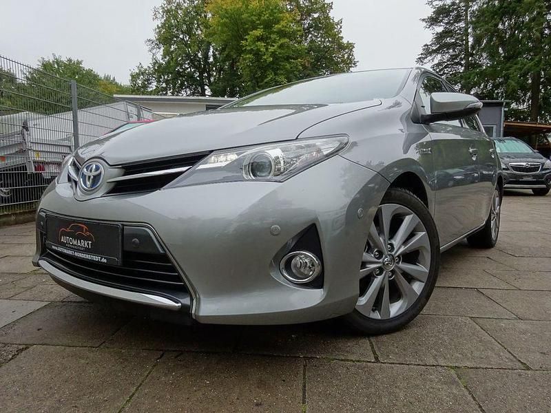 Silber Gebraucht 2013 Toyota Auris Hybrid Edition Limousine | 10.490 € (Fairer Preis) - Bild 1/4