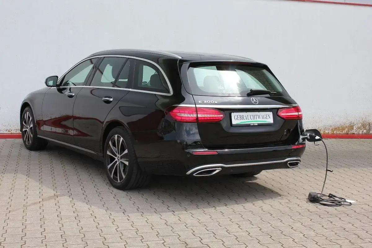 Gebraucht Mercedes E300 211 PS (155 kW) 2022 Schwarz Kombi