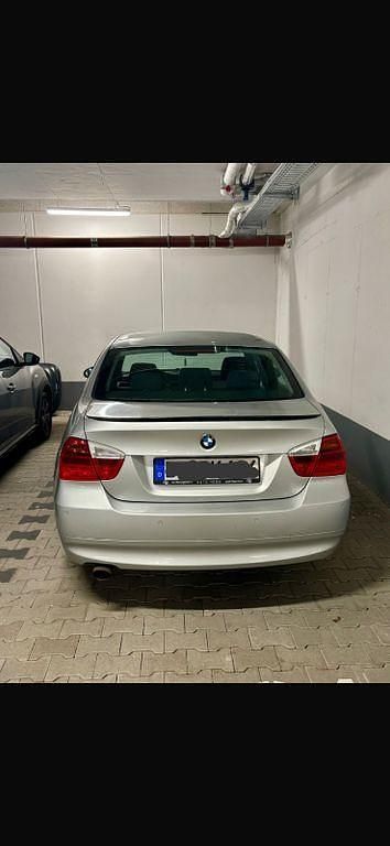 Gebraucht BMW 318 129 PS (94 kW) 2007 Silber Limousine