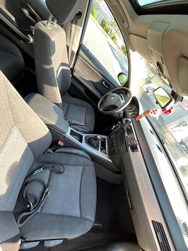 Gebraucht BMW 318 129 PS (94 kW) 2005 Silber Kombi