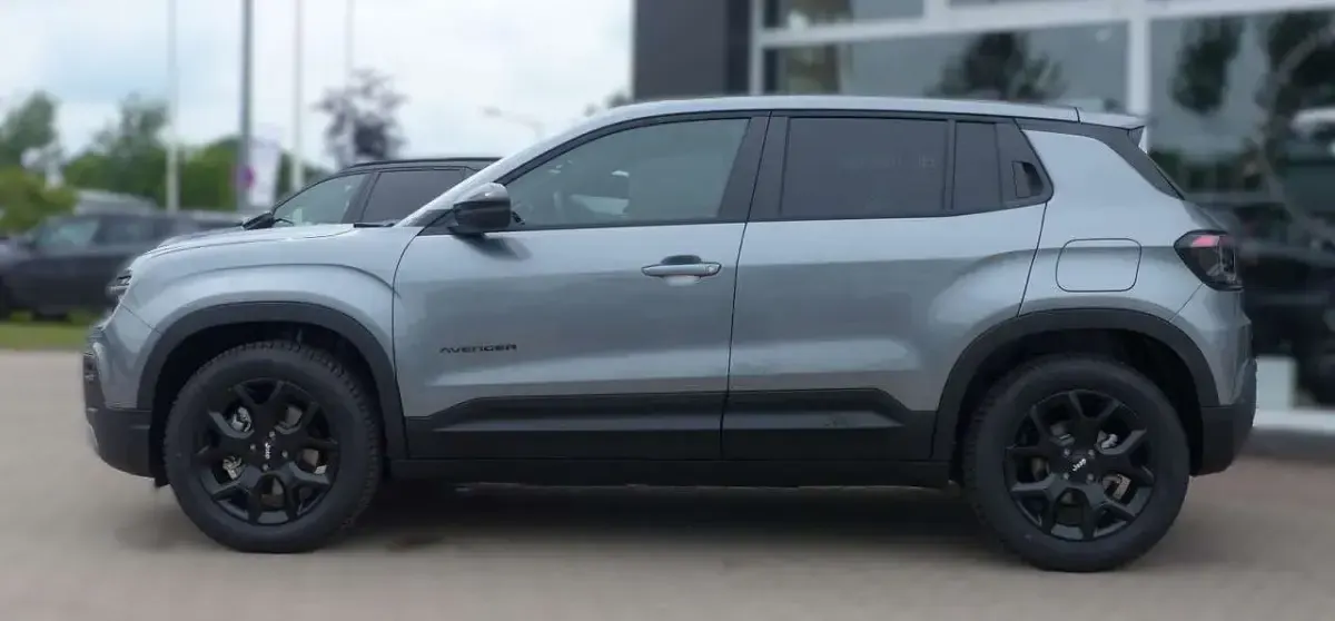 Neu Jeep Avenger EV 114 kW (156 PS) 2026 Grau SUV