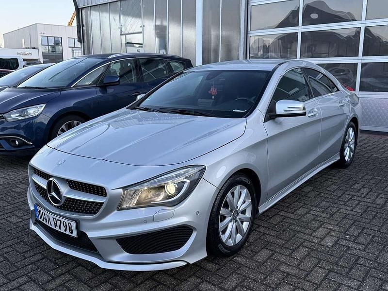 Gebraucht Mercedes CLA200 StreetStyle 156 PS (114 kW) 2015 Silber Coupé