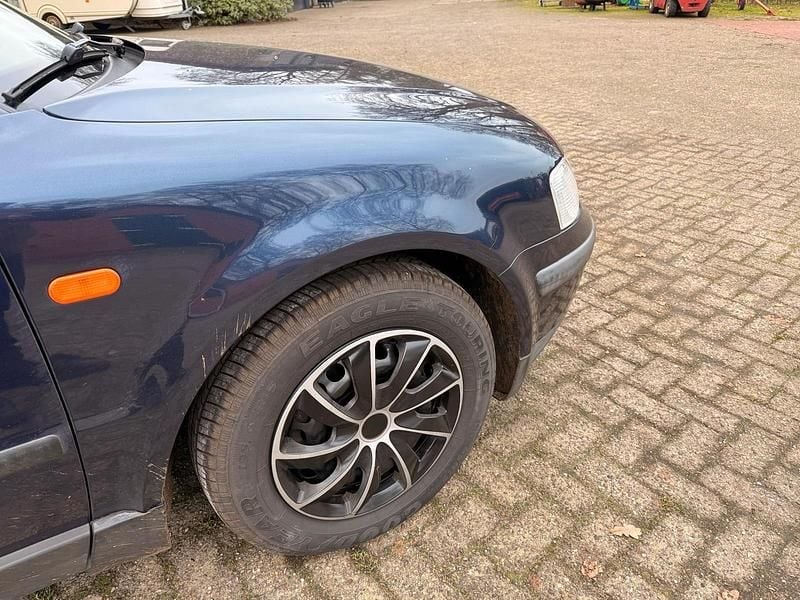 Gebraucht VW Passat 125 PS (91 kW) 1998 Blau Kombi