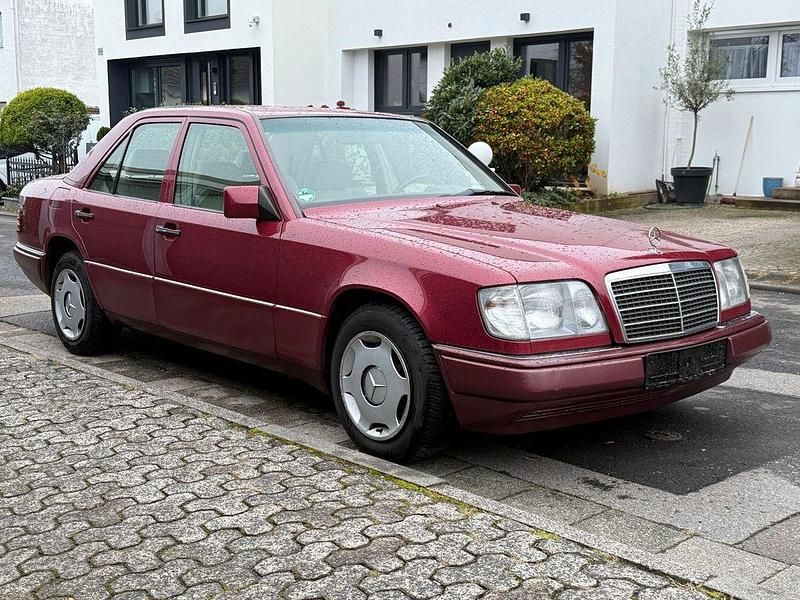 Brugt Mercedes E220 150 HK (110 kW) 1994 Rød Sedan