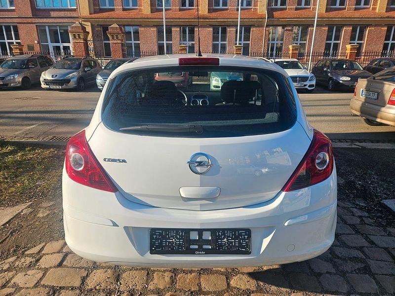 Gebraucht Opel Corsa Selection 69 PS (50 kW) 2014 Weiß Kleinwagen