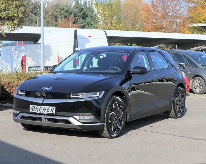 Abyss black / mic Gebraucht 2024 Hyundai Ioniq 5 Dynamiq SUV | 33.980 € (Fairer Preis) - Bild 1/4