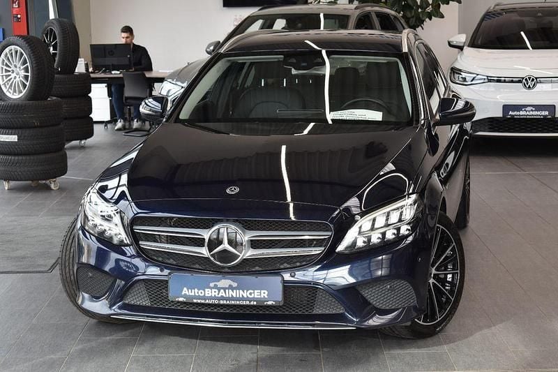 Blau Gebraucht 2020 Mercedes C300e Avantgarde Limousine | 19.550 € (Guter Preis) - Bild 1/4