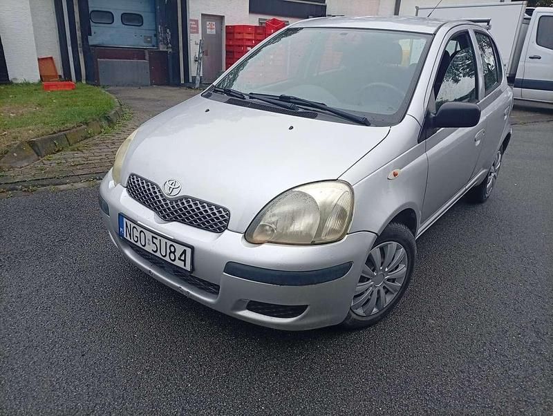Silber Gebraucht 2003 Toyota Yaris Limousine | 1.199 € (Fairer Preis) - Bild 1/4
