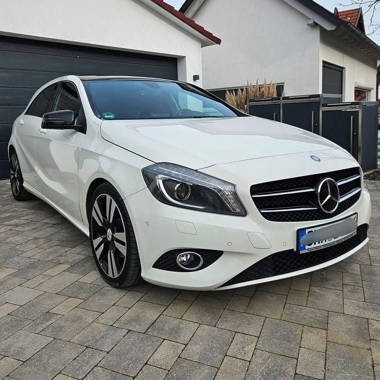 Weiß Gebraucht 2013 Mercedes A200 Limousine | 9.400 € (Guter Preis) - Bild 1/4