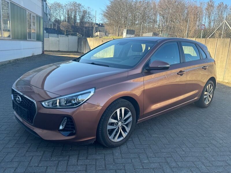 Braun Gebraucht 2018 Hyundai i30 Turbo Limousine | 12.790 € (Fairer Preis) - Bild 1/4