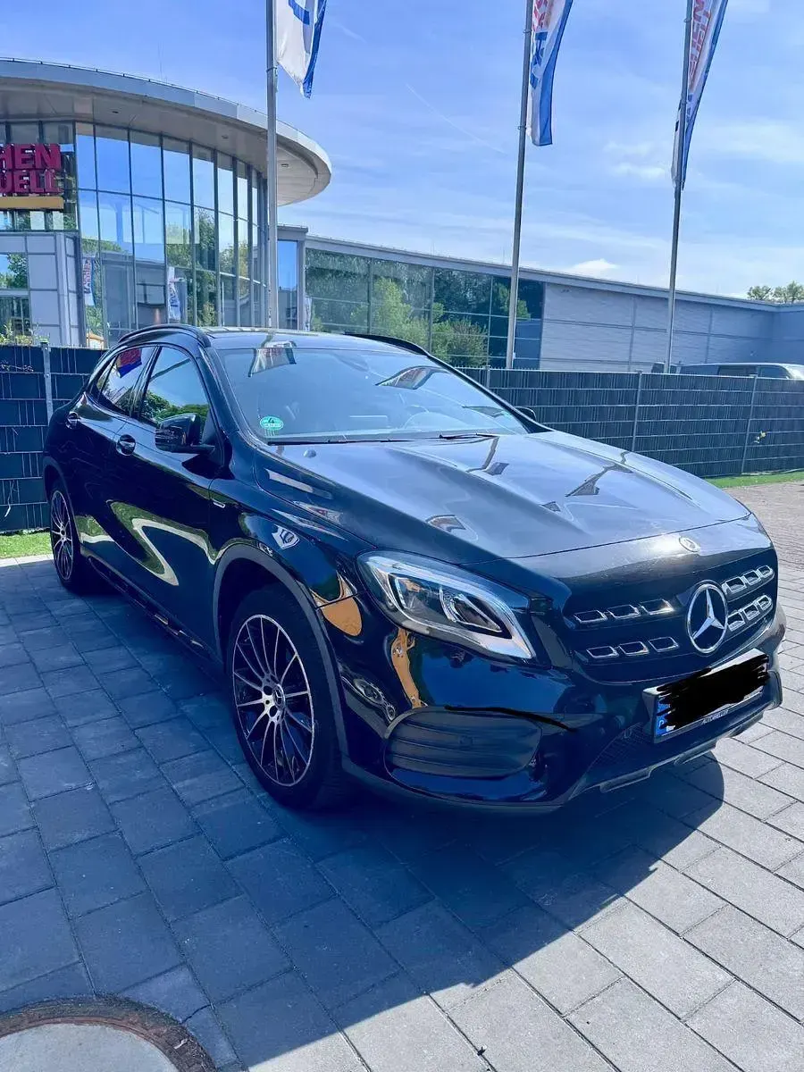 Gebraucht Mercedes 200 136 PS (100 kW) 2018 Schwarz SUV