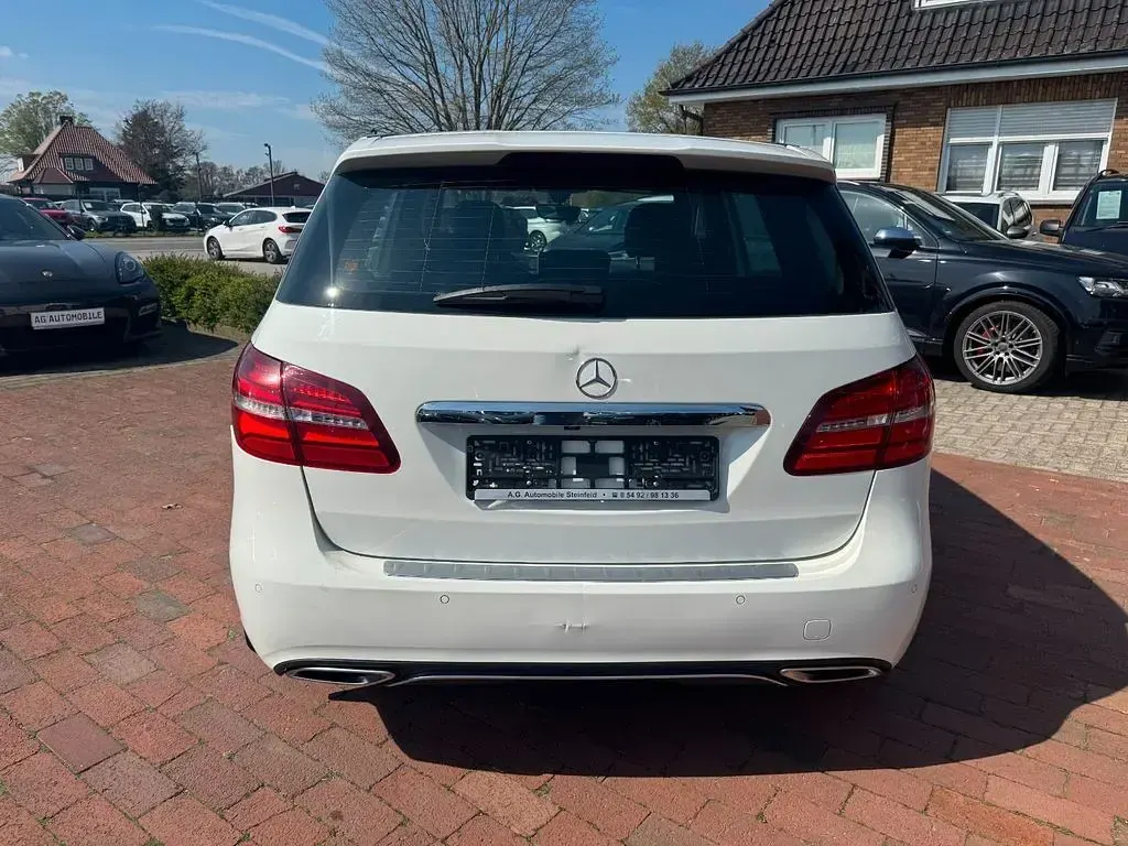 Gebraucht Mercedes B220 177 PS (130 kW) 2015 Weiß Kleinwagen