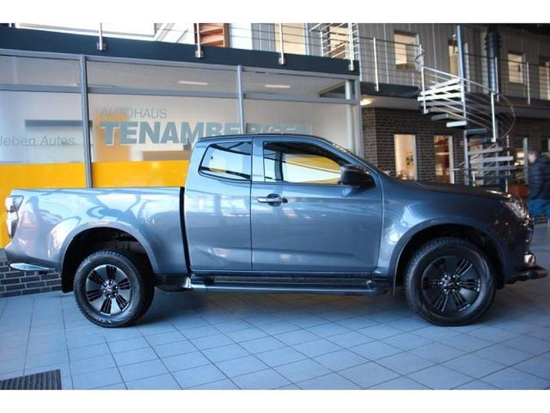 Gebraucht Isuzu D-Max 163 PS (119 kW) 2022 Grau (metallic) Pickup