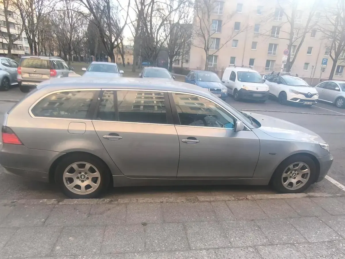 Gebraucht BMW 525 177 PS (130 kW) 2006 Grau Kombi