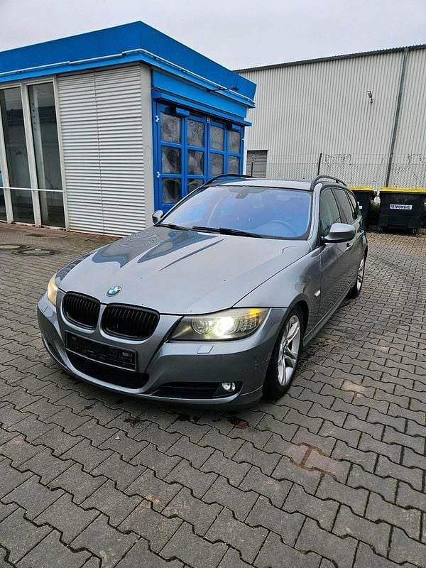 Gebraucht BMW 320 177 PS (130 kW) 2009 Grau Kombi