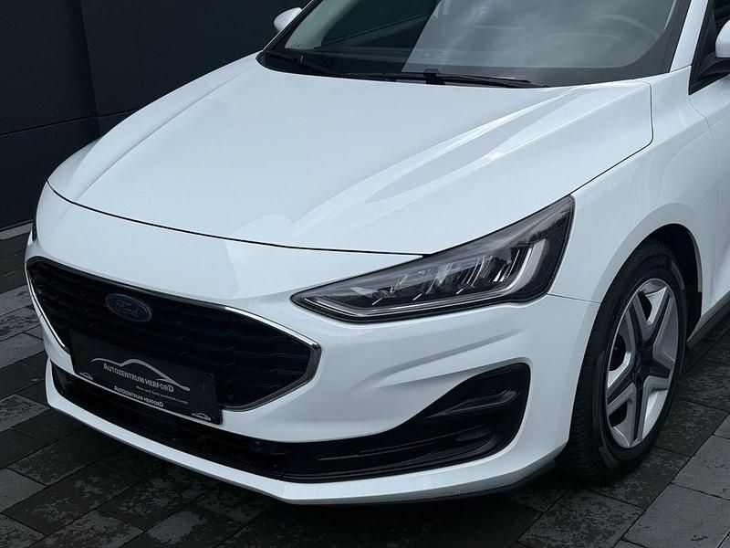 Gebraucht Ford Focus Cool & Connect 120 PS (88 kW) 2022 Weiß Limousine